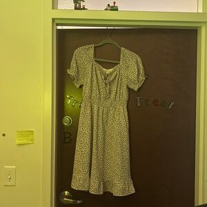This is a dress that I’ve worn once since I got it, a good spring/summer dress